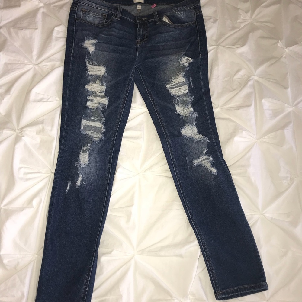 Sneak peak, ripped jeans
